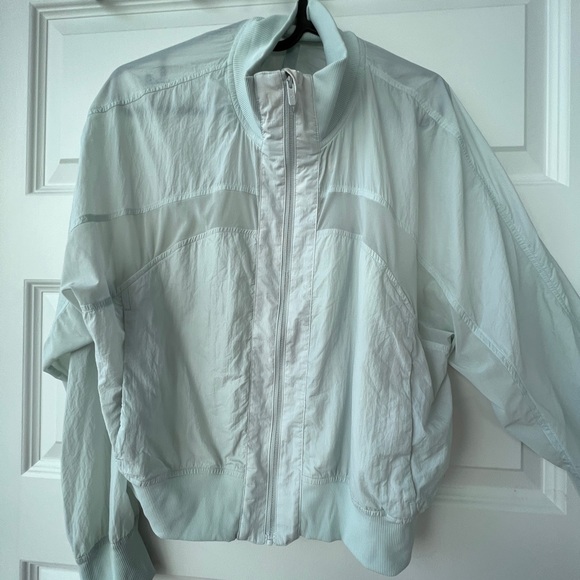 SOLD! Lululemon Athletica Serve It Jacket Lightweight - Picture 6 of 8